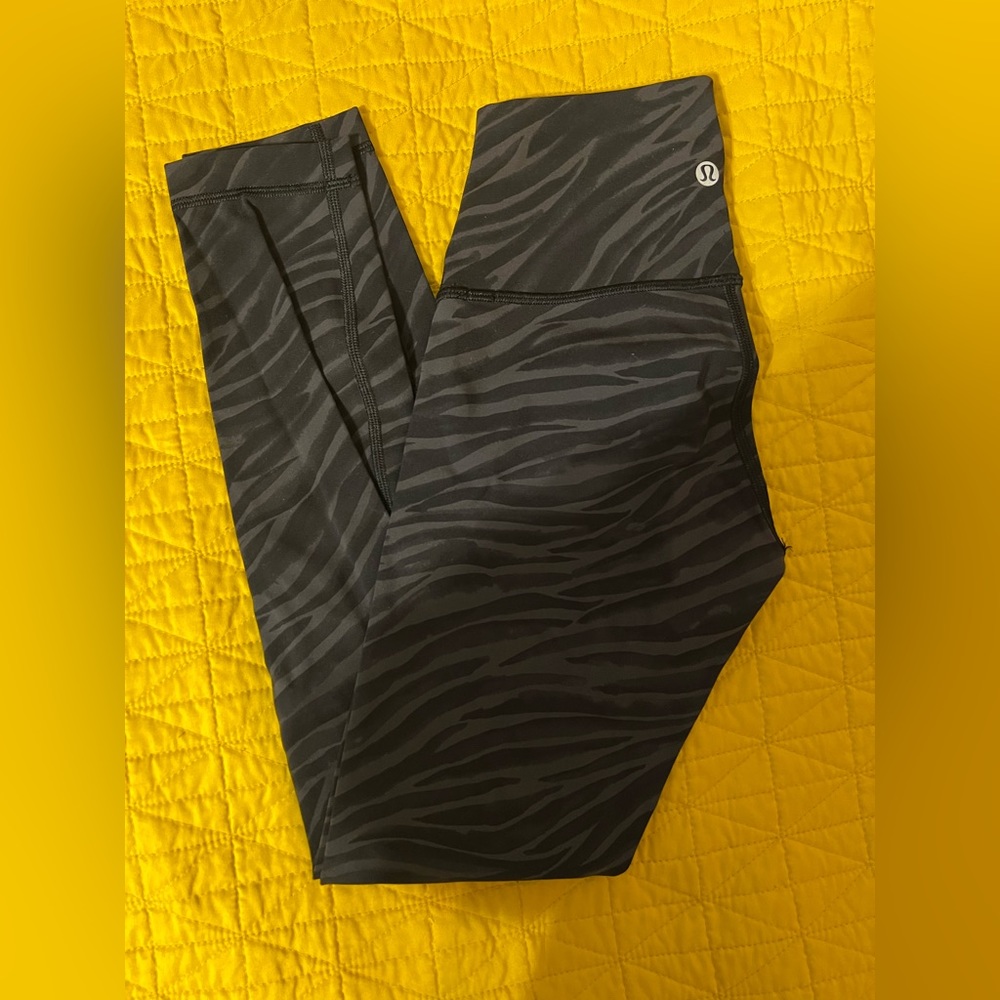 Lululemon Size 2 In Great Condition - image 1